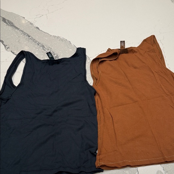 SKIMS 2pc Tank Tops in Green and Orange SzXL Never Worn (2nd Set of Tanks) - Picture 4 of 4